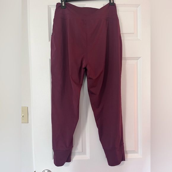 Fabletics medium burgundy joggers - Picture 4 of 5